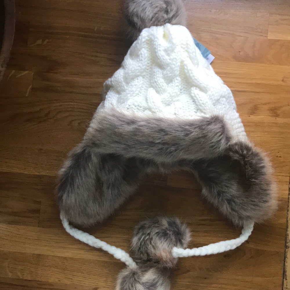 Old Navy Brand New cable knit/ faux fur winter hat